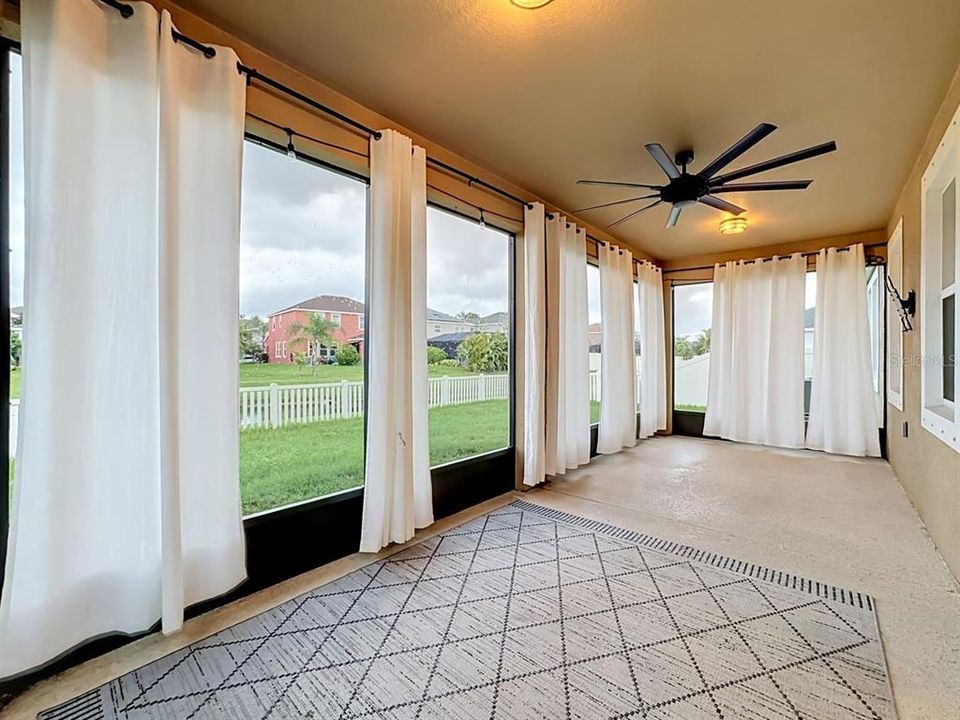Activo con contrato: $379,500 (4 camas, 2 baños, 1837 Pies cuadrados)