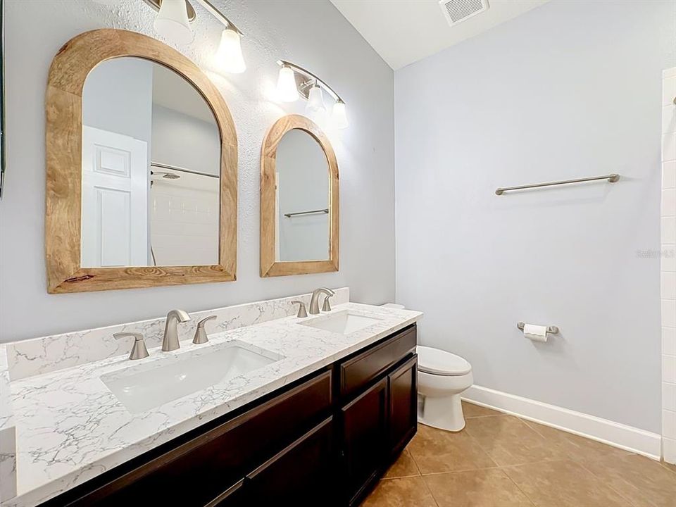 Activo con contrato: $379,500 (4 camas, 2 baños, 1837 Pies cuadrados)