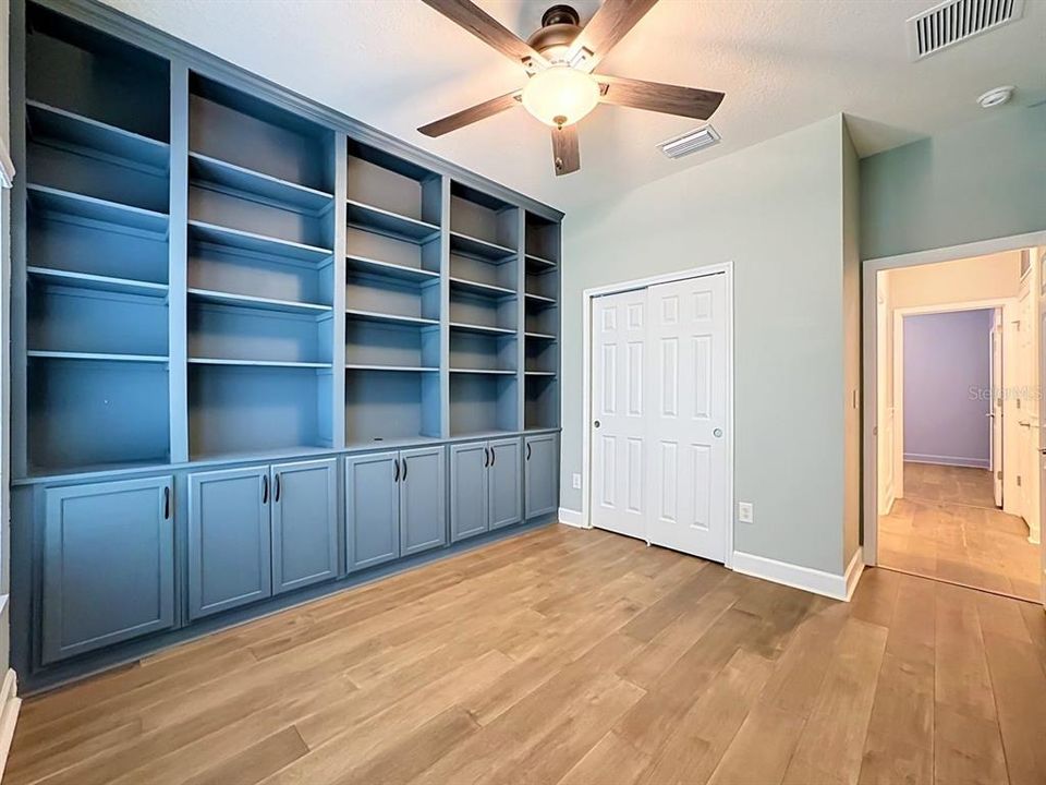 Activo con contrato: $379,500 (4 camas, 2 baños, 1837 Pies cuadrados)