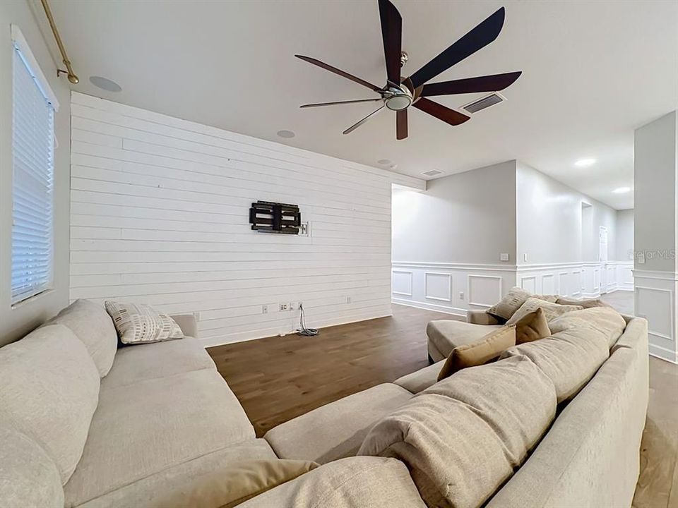Activo con contrato: $379,500 (4 camas, 2 baños, 1837 Pies cuadrados)