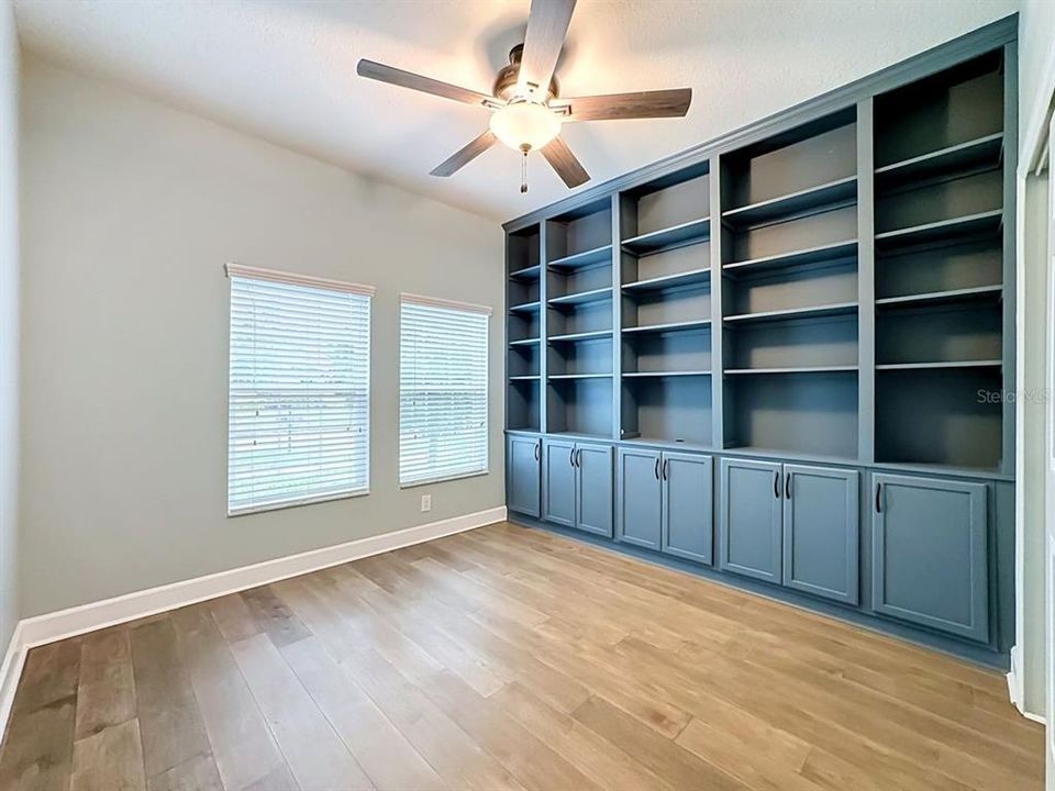 Activo con contrato: $379,500 (4 camas, 2 baños, 1837 Pies cuadrados)
