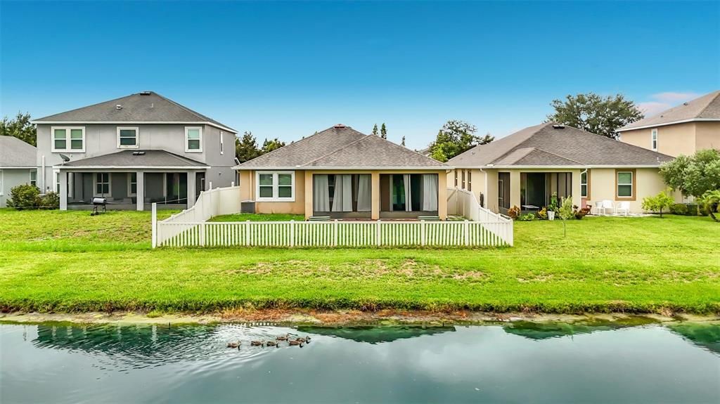 Activo con contrato: $379,500 (4 camas, 2 baños, 1837 Pies cuadrados)
