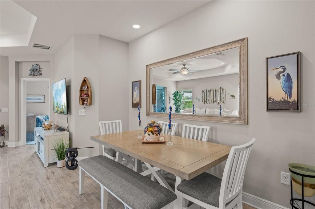 Activo con contrato: $369,900 (2 camas, 2 baños, 1525 Pies cuadrados)