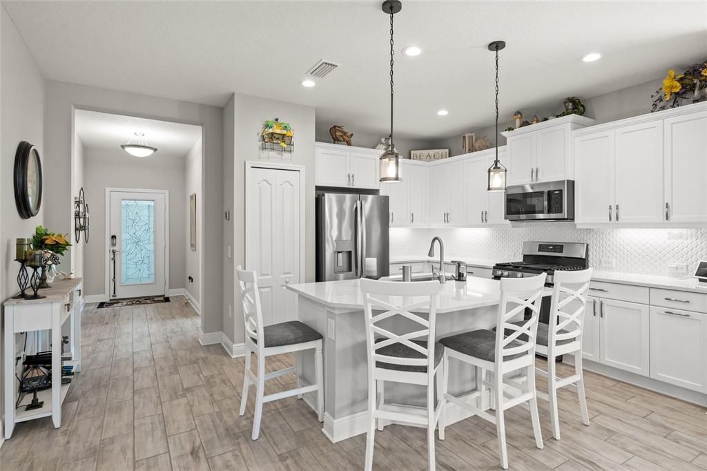 Activo con contrato: $369,900 (2 camas, 2 baños, 1525 Pies cuadrados)
