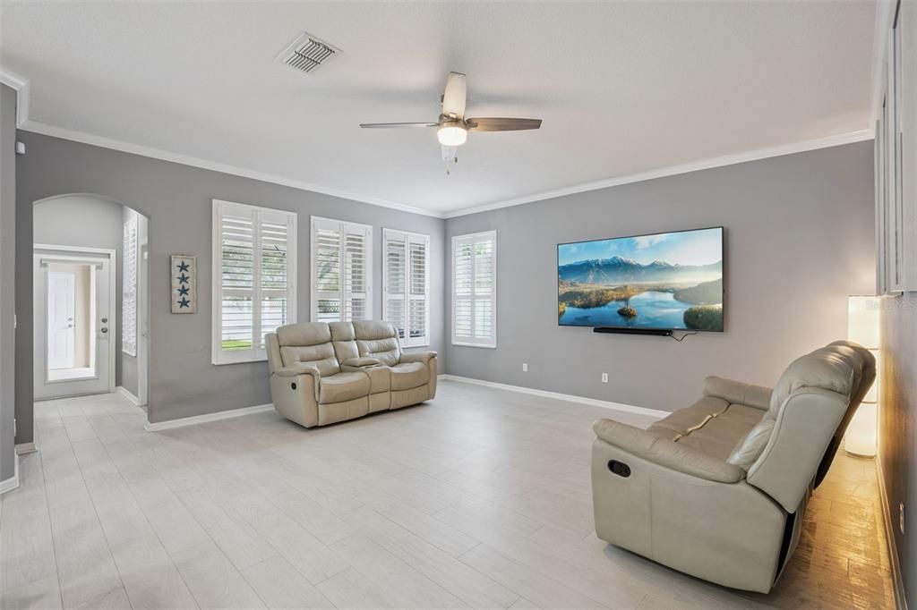 For Sale: $550,000 (3 beds, 2 baths, 2052 Square Feet)