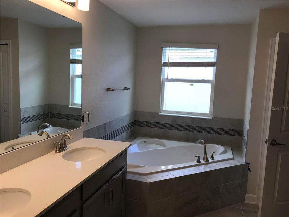 En Renta: $2,950 (5 camas, 3 baños, 2461 Pies cuadrados)