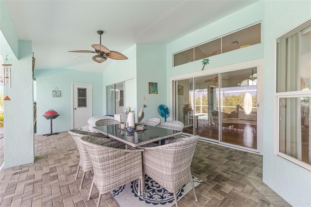 For Sale: $690,000 (3 beds, 2 baths, 2088 Square Feet)