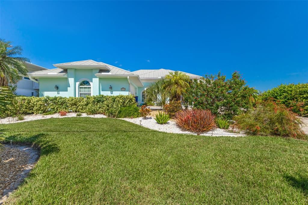 For Sale: $690,000 (3 beds, 2 baths, 2088 Square Feet)