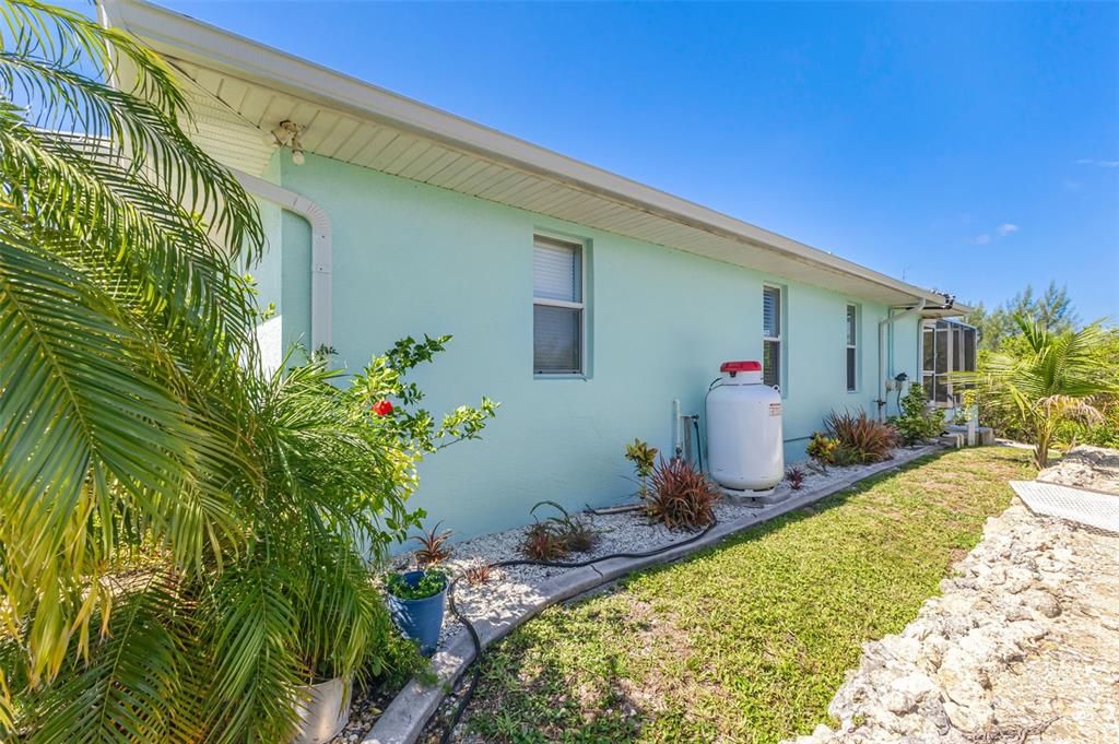 For Sale: $690,000 (3 beds, 2 baths, 2088 Square Feet)