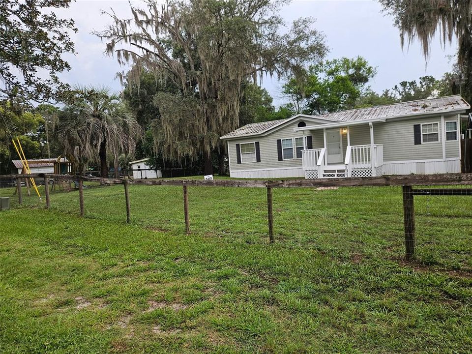 For Sale: $225,000 (3 beds, 2 baths, 1186 Square Feet)