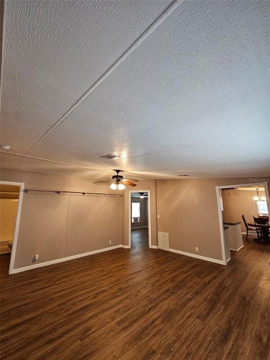 For Sale: $225,000 (3 beds, 2 baths, 1186 Square Feet)