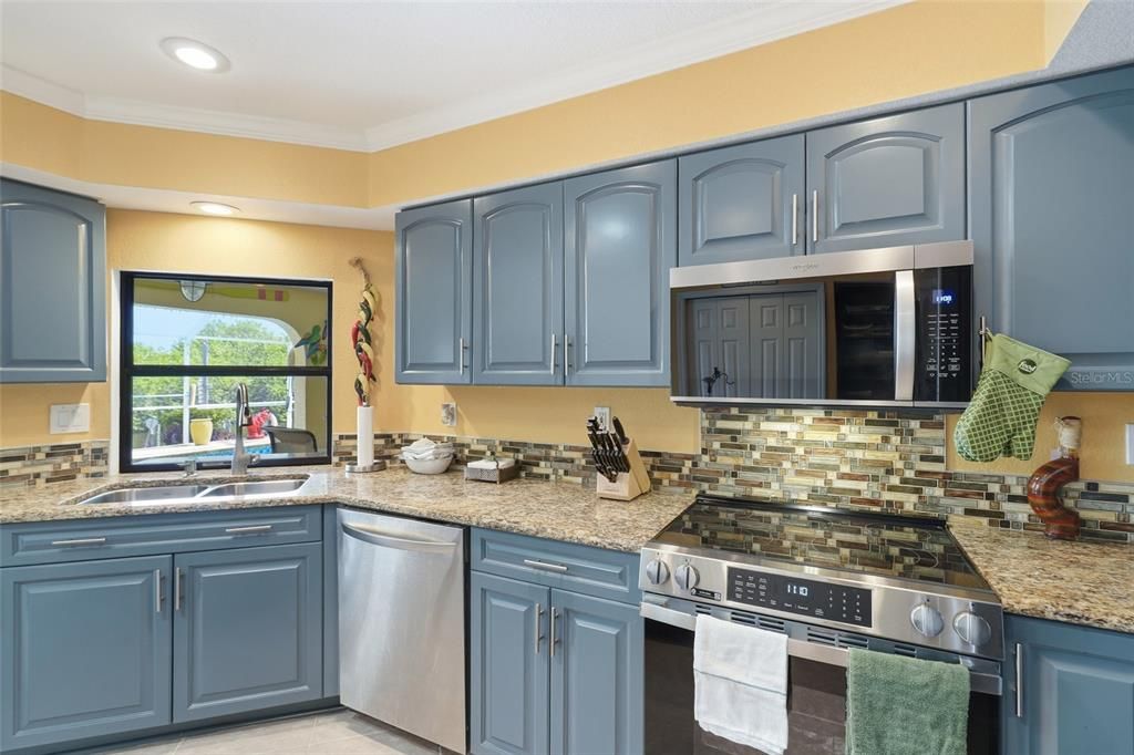 For Sale: $650,000 (3 beds, 2 baths, 2154 Square Feet)