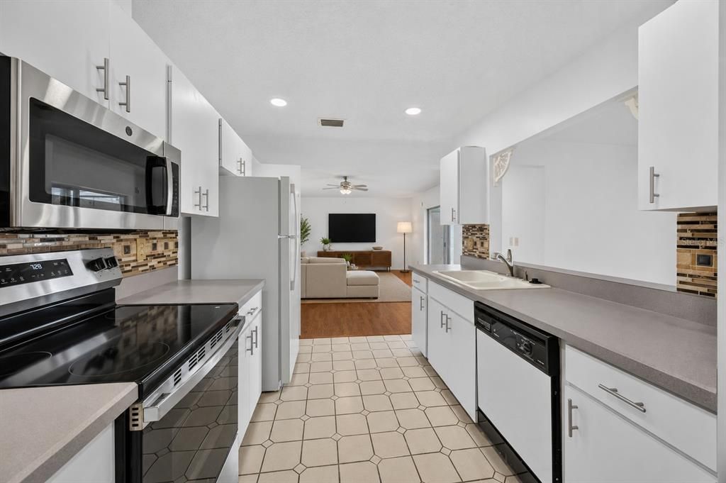 For Sale: $265,000 (2 beds, 2 baths, 1913 Square Feet)