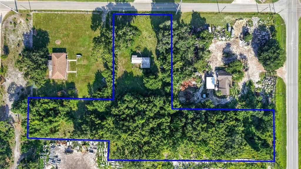 На продажу: $775,000 (2.41 acres)