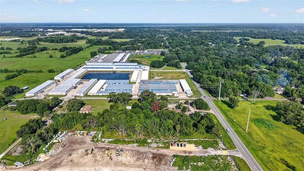 На продажу: $775,000 (2.41 acres)