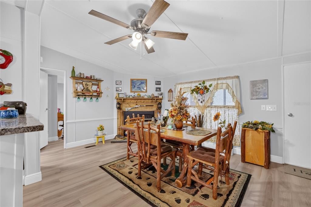 На продажу: $199,900 (3 спален, 2 ванн, 1530 Квадратных фут)