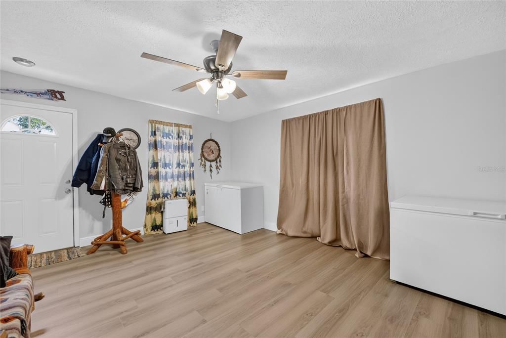 На продажу: $199,900 (3 спален, 2 ванн, 1530 Квадратных фут)