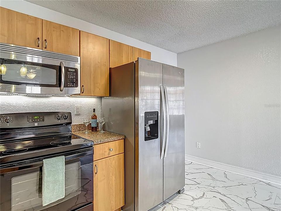 В аренду: $1,350 (2 спален, 1 ванн, 800 Квадратных фут)