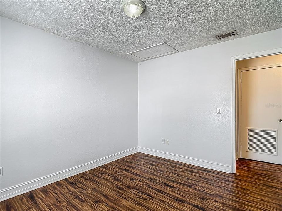В аренду: $1,350 (2 спален, 1 ванн, 800 Квадратных фут)