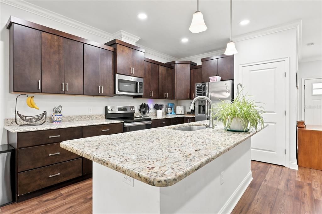 На продажу: $329,000 (4 спален, 2 ванн, 1787 Квадратных фут)