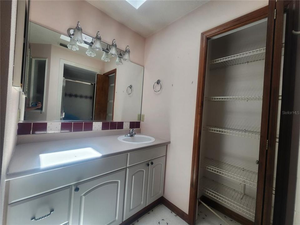 На продажу: $385,000 (2 спален, 2 ванн, 3126 Квадратных фут)
