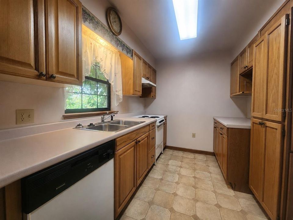 На продажу: $385,000 (2 спален, 2 ванн, 3126 Квадратных фут)