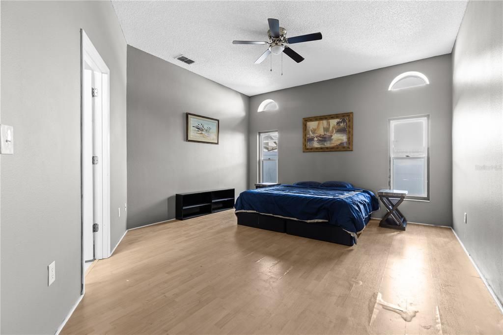 For Sale: $540,000 (3 beds, 2 baths, 2039 Square Feet)