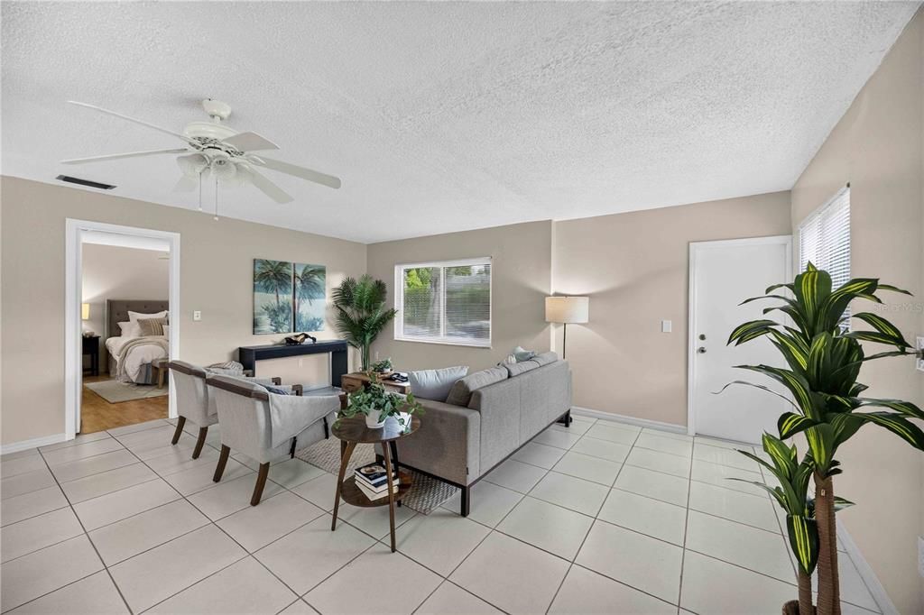 For Sale: $200,000 (2 beds, 2 baths, 1258 Square Feet)