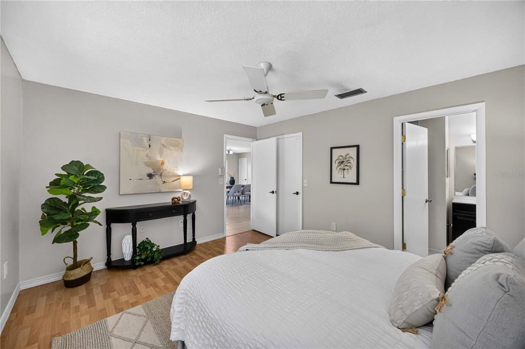 For Sale: $200,000 (2 beds, 2 baths, 1258 Square Feet)