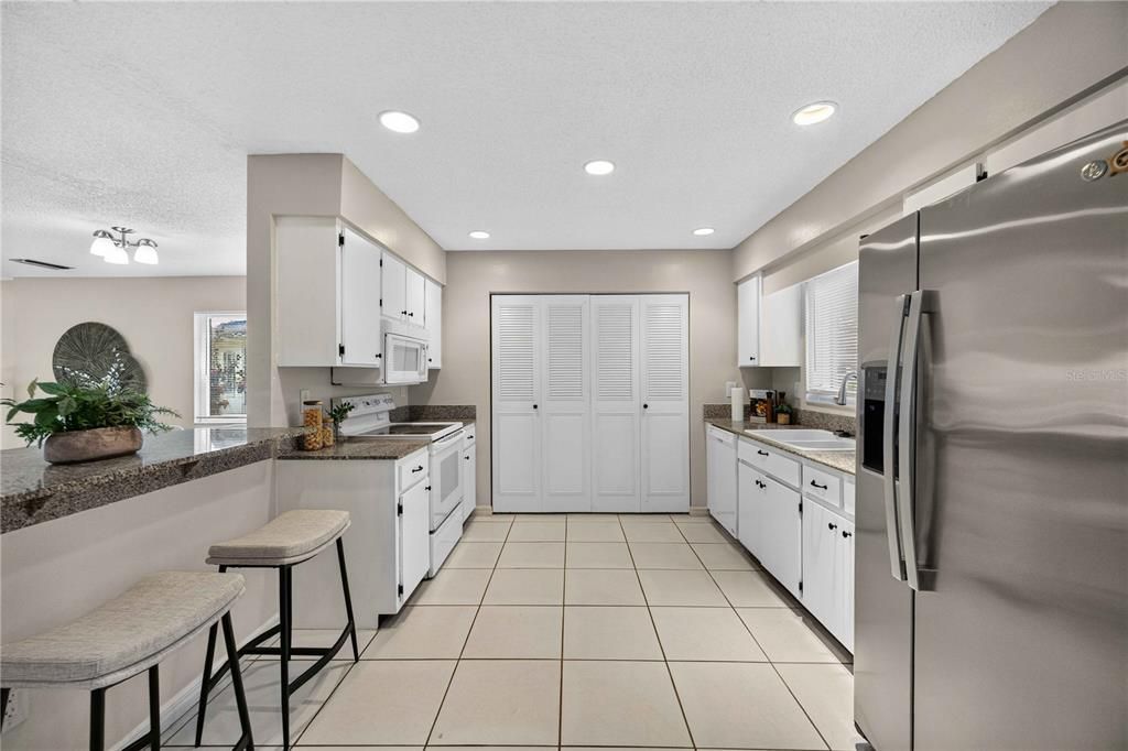For Sale: $200,000 (2 beds, 2 baths, 1258 Square Feet)