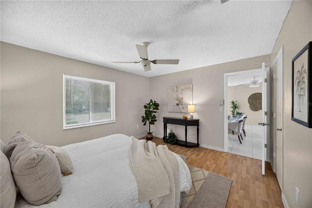 For Sale: $200,000 (2 beds, 2 baths, 1258 Square Feet)