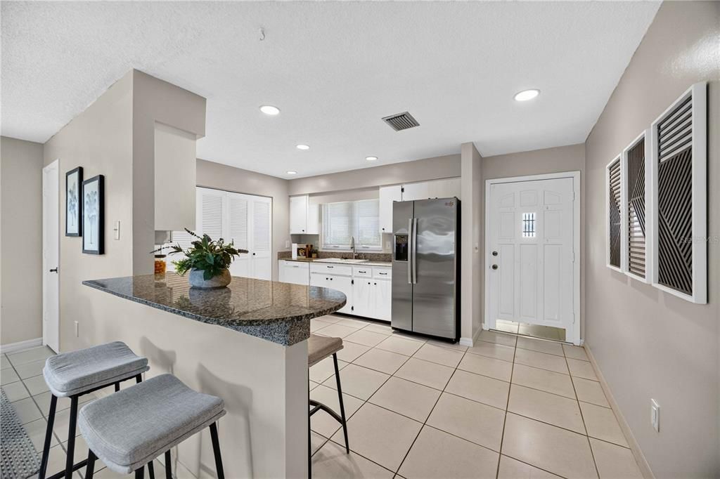 For Sale: $200,000 (2 beds, 2 baths, 1258 Square Feet)
