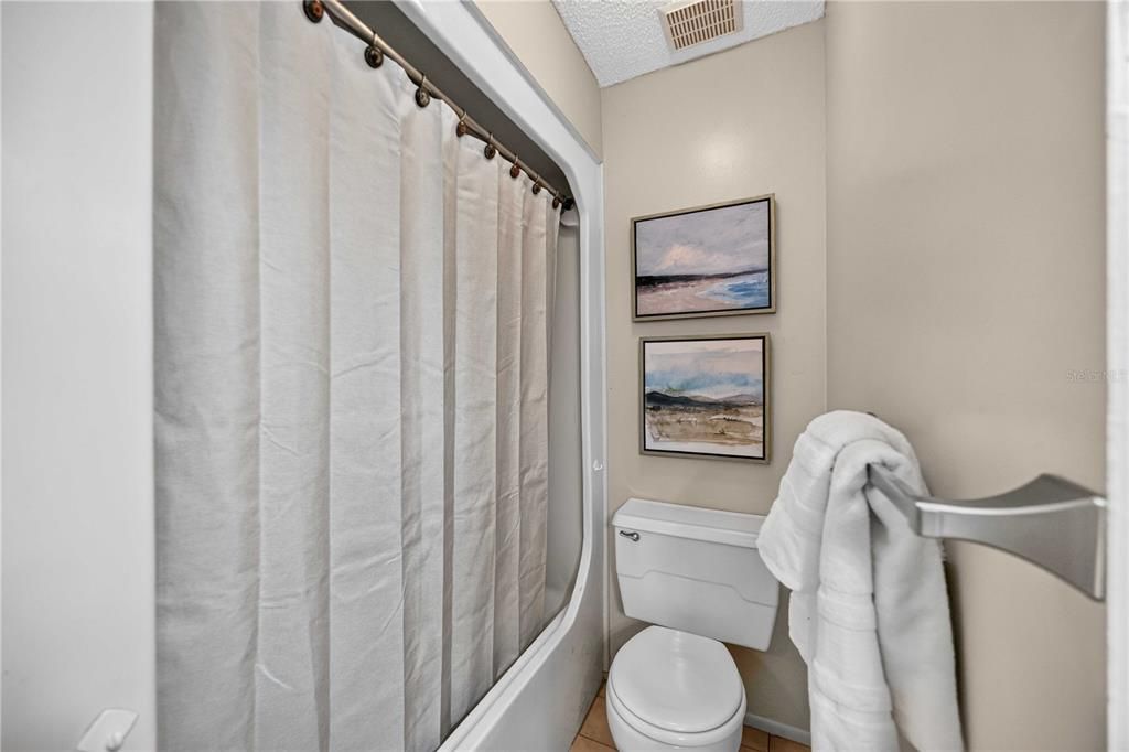 For Sale: $200,000 (2 beds, 2 baths, 1258 Square Feet)
