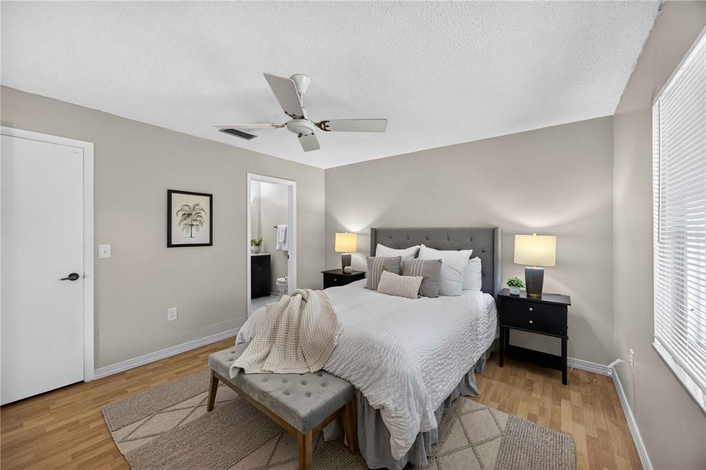For Sale: $200,000 (2 beds, 2 baths, 1258 Square Feet)