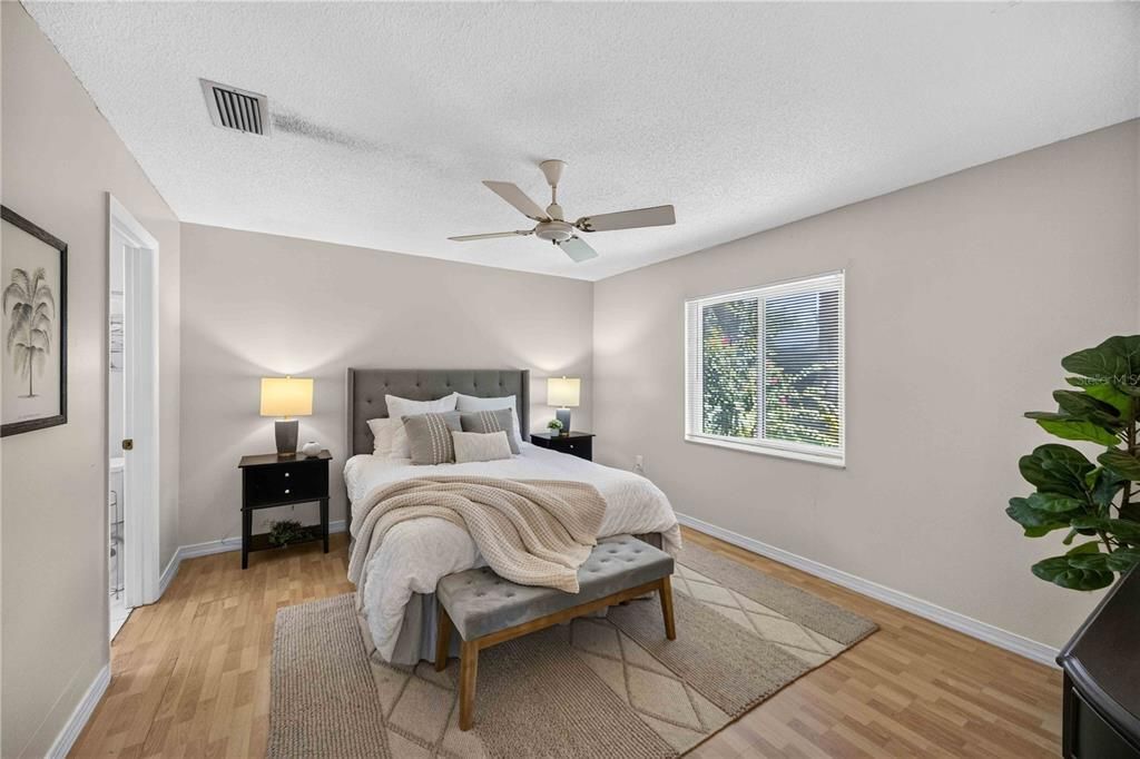 For Sale: $200,000 (2 beds, 2 baths, 1258 Square Feet)