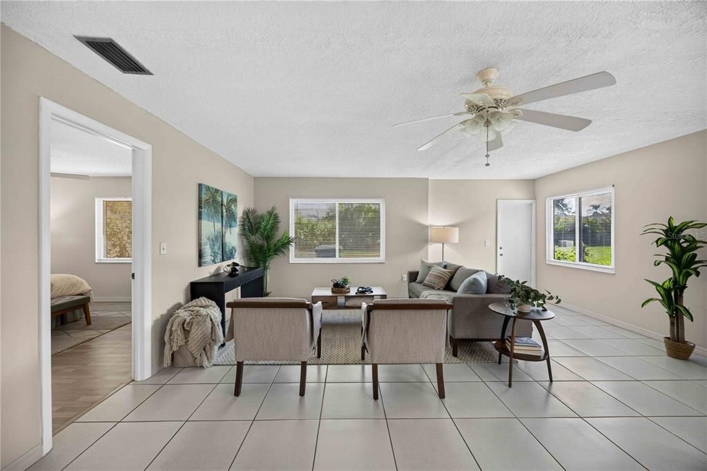 For Sale: $200,000 (2 beds, 2 baths, 1258 Square Feet)