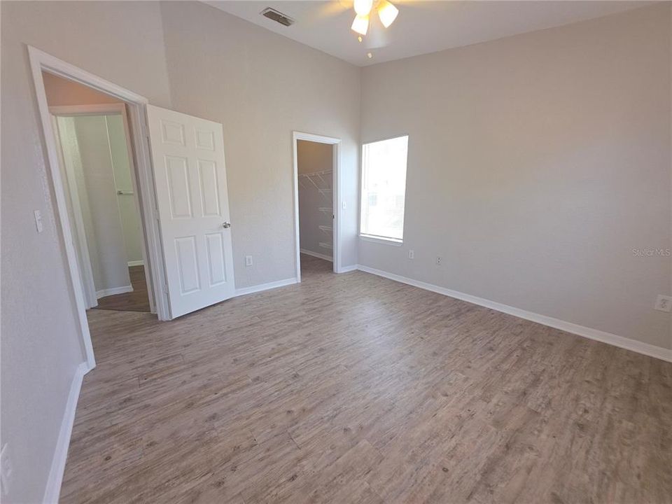На продажу: $179,990 (2 спален, 2 ванн, 1170 Квадратных фут)