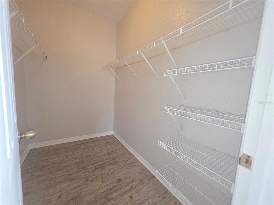 На продажу: $179,990 (2 спален, 2 ванн, 1170 Квадратных фут)