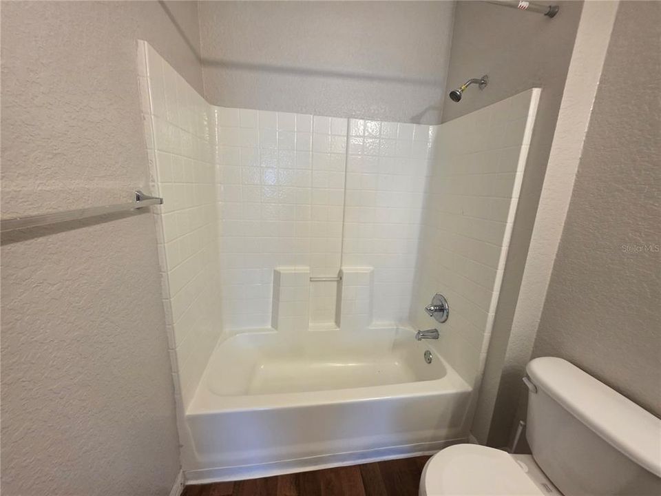 На продажу: $179,990 (2 спален, 2 ванн, 1170 Квадратных фут)