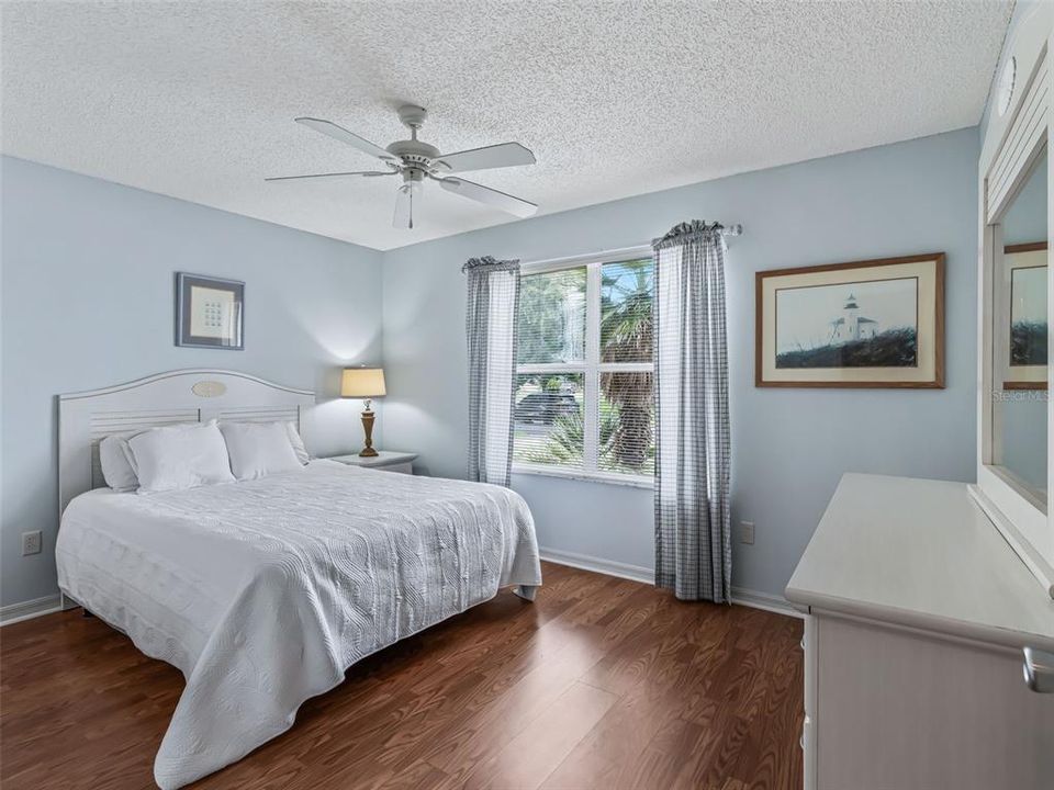 For Sale: $254,900 (2 beds, 2 baths, 1100 Square Feet)