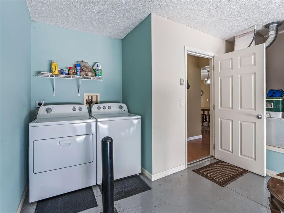 For Sale: $254,900 (2 beds, 2 baths, 1100 Square Feet)