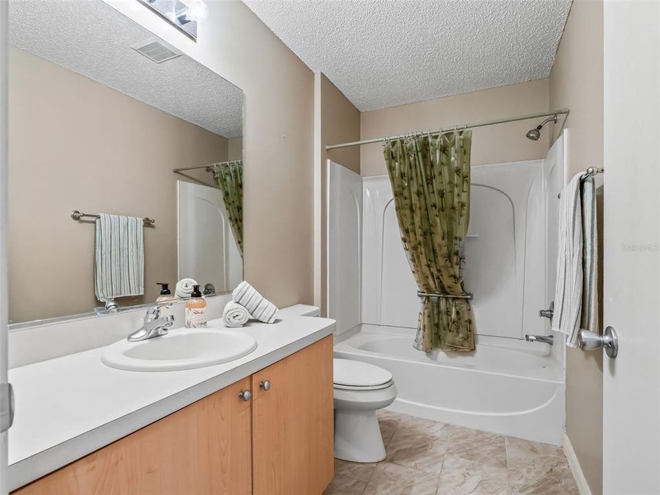For Sale: $254,900 (2 beds, 2 baths, 1100 Square Feet)