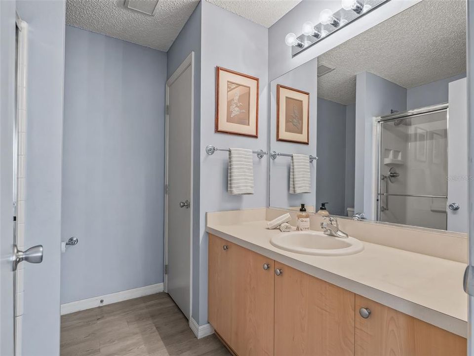 For Sale: $254,900 (2 beds, 2 baths, 1100 Square Feet)