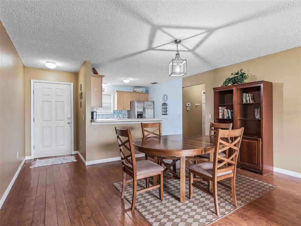 For Sale: $254,900 (2 beds, 2 baths, 1100 Square Feet)