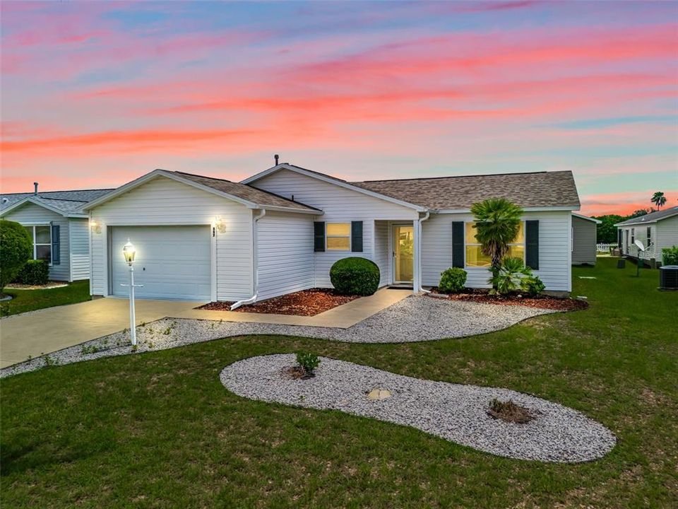 For Sale: $254,900 (2 beds, 2 baths, 1100 Square Feet)