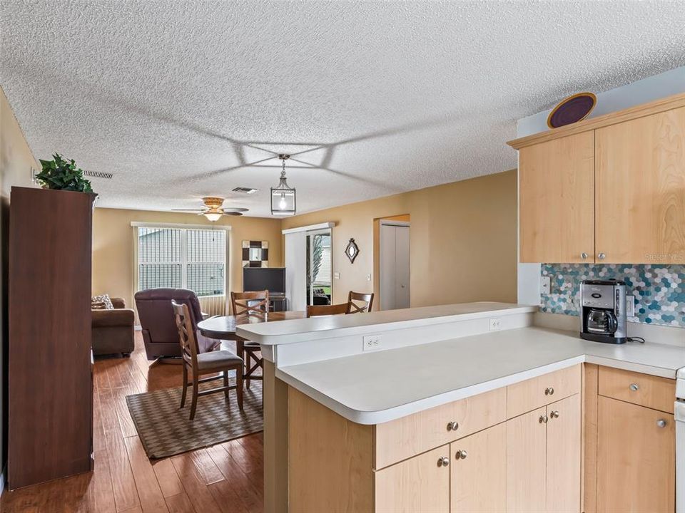 For Sale: $254,900 (2 beds, 2 baths, 1100 Square Feet)