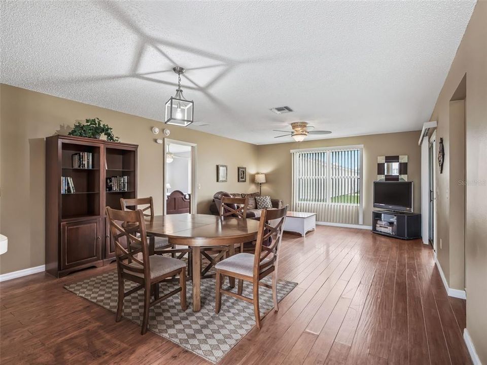 For Sale: $254,900 (2 beds, 2 baths, 1100 Square Feet)