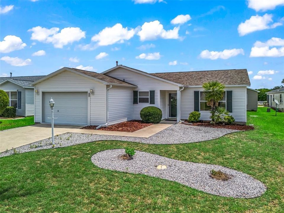 For Sale: $254,900 (2 beds, 2 baths, 1100 Square Feet)