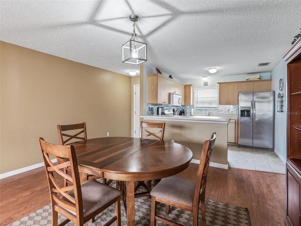 For Sale: $254,900 (2 beds, 2 baths, 1100 Square Feet)