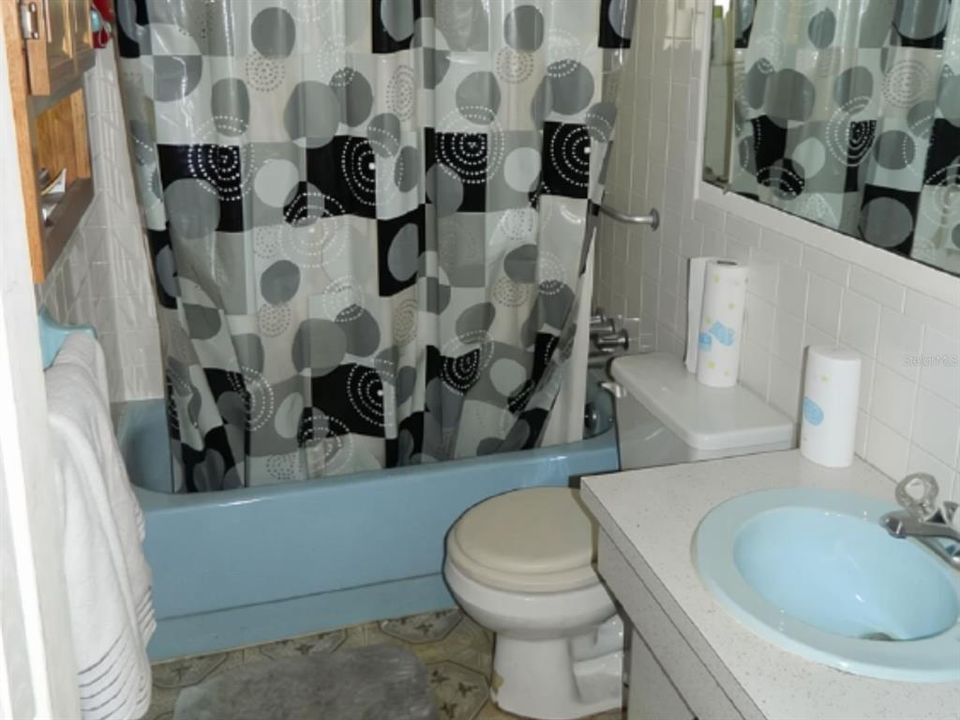 На продажу: $164,900 (2 спален, 1 ванн, 978 Квадратных фут)